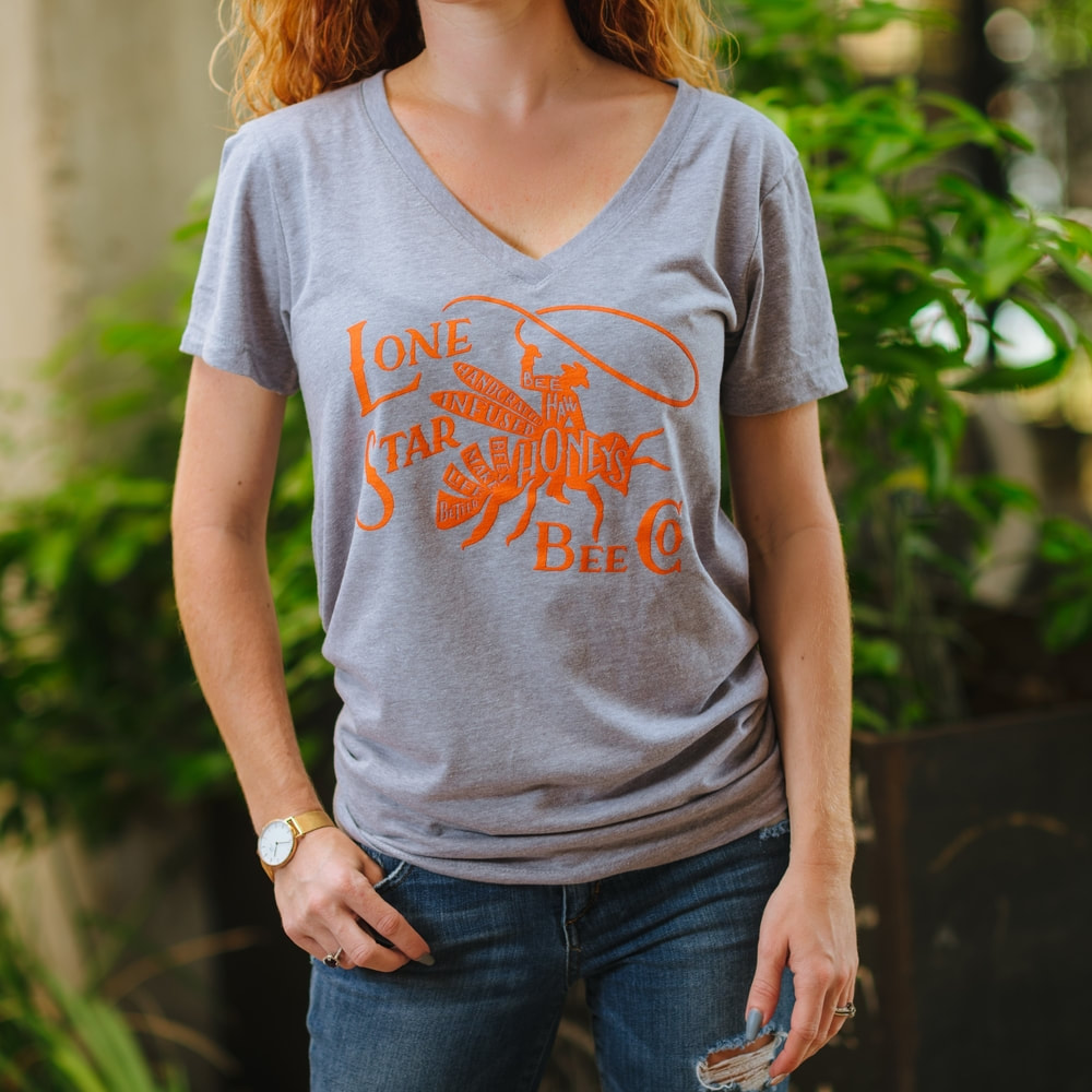 Manchuriet Reskyd klient Women's T-Shirt - Gray w/ Orange Infused Honey Design